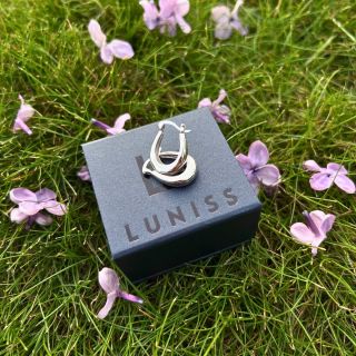 Výraznější náušnice jako skvělý doplněk jarního outfitu. 🤩 Díky 30% slevovému kódu "JARO30" navíc z ceny náušnic ušetříte...