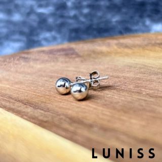 Jednoduché a elegantní náušnice. Vhodné na každý den. 😊🥰 #luniss #stribro #stribrnysperk #prsten #doplnek #nausnice...